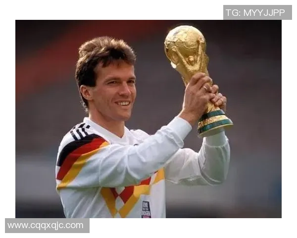 足球场上的传奇球星如何通过个人魅力与实力书写历史篇章